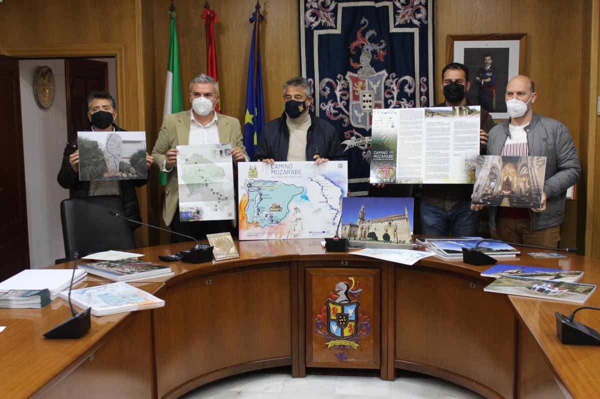 Hinojosa del Duque recibe la visita del diputado de Programas Europeos y Administración Electrónica, Víctor Manuel Montoro Caba