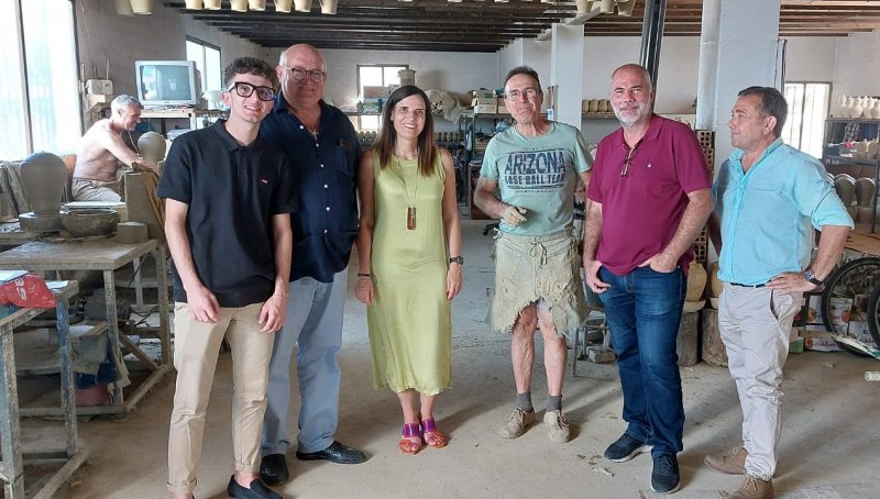 Delegada de Empleo busca impulsar la artesanía y expansión industrial en sector cerámico
