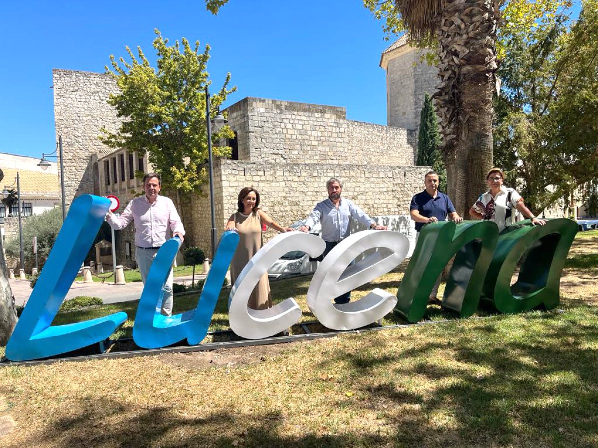 Instalación de letras corpóreas en Lucena se convierte en atractivo turístico