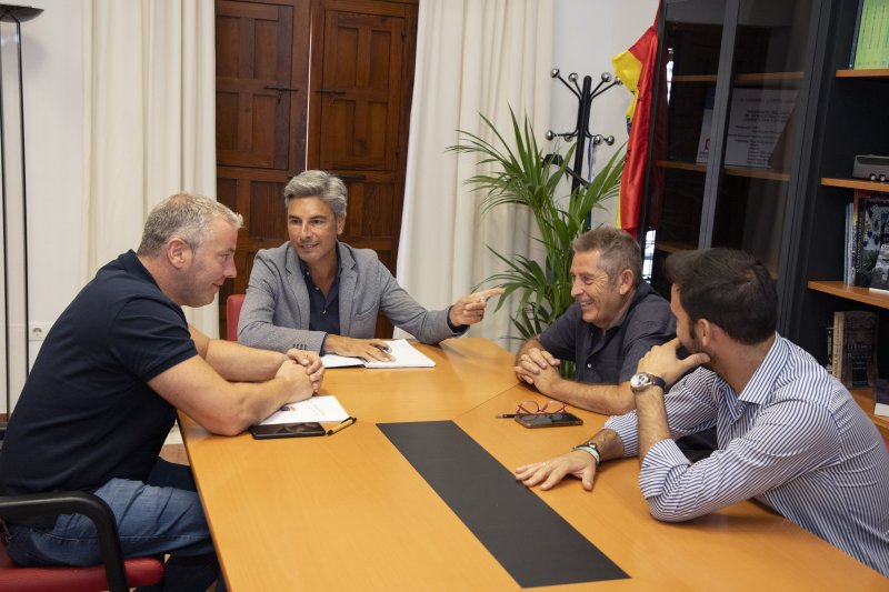 Vicepresidente de la Diputación de Córdoba se reúne con alcaldes para mejorar vía regional Vereda del Trapiche