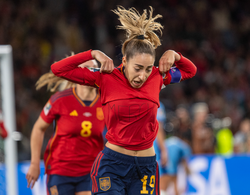 Por qué Olga Carmona llevaba escrito Merchi en la camiseta tras marcar con España en la final del Mundial