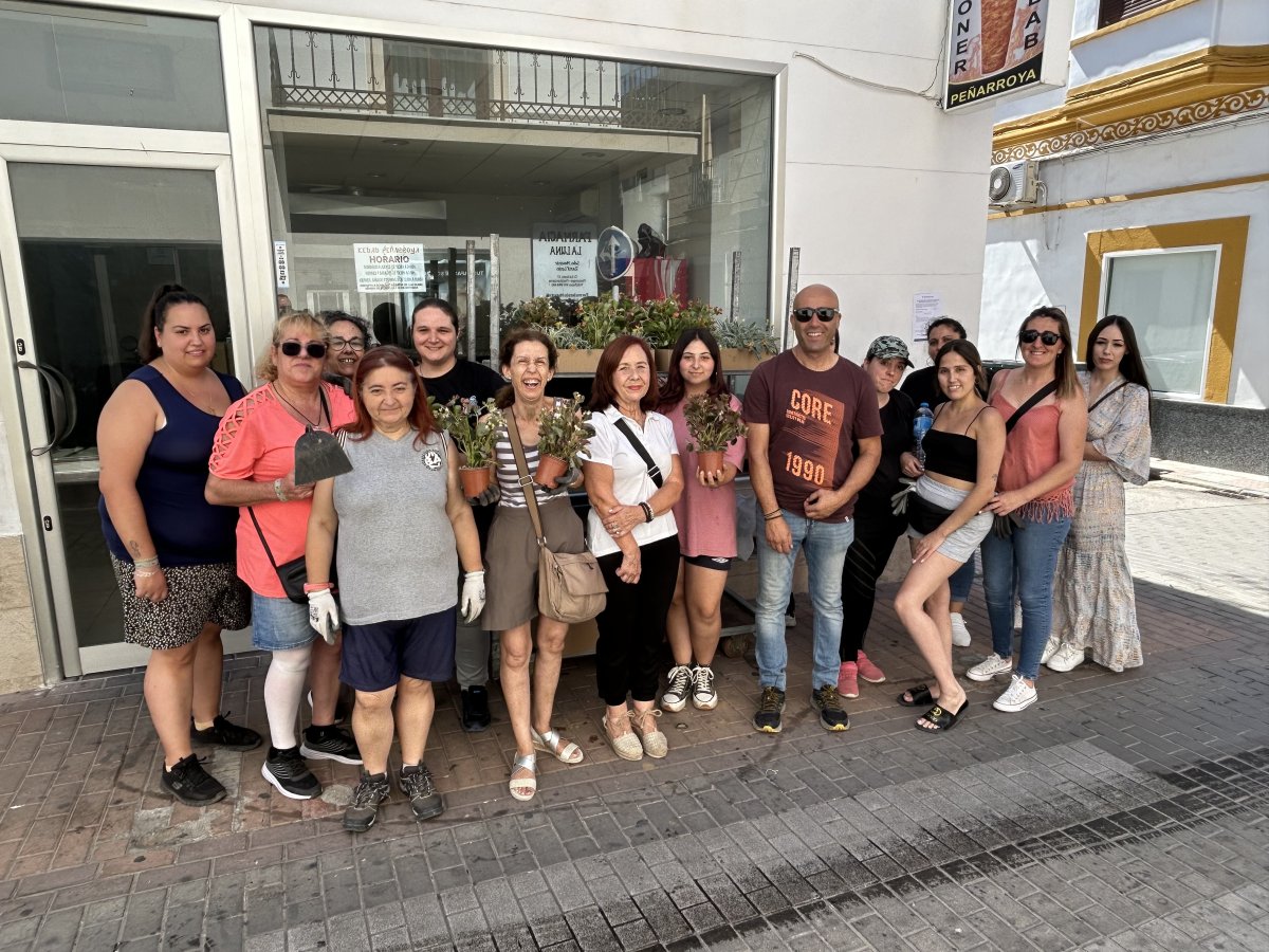 Mujeres de Peñarroya-Pueblonuevo se unen en un programa de empoderamiento y embellecimiento urbano.