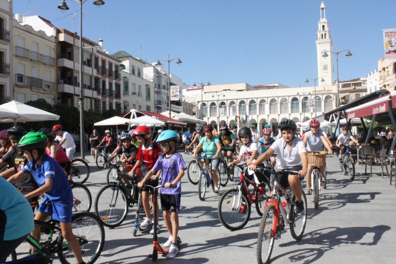 Lucena celebra jornada dedicada a la movilidad para concienciar a los niños sobre seguridad vial en la Semana Europea de la Movilidad