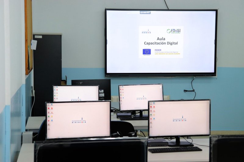El Ayuntamiento de Lucena impulsa cursos de formación digital para sus ciudadanos.