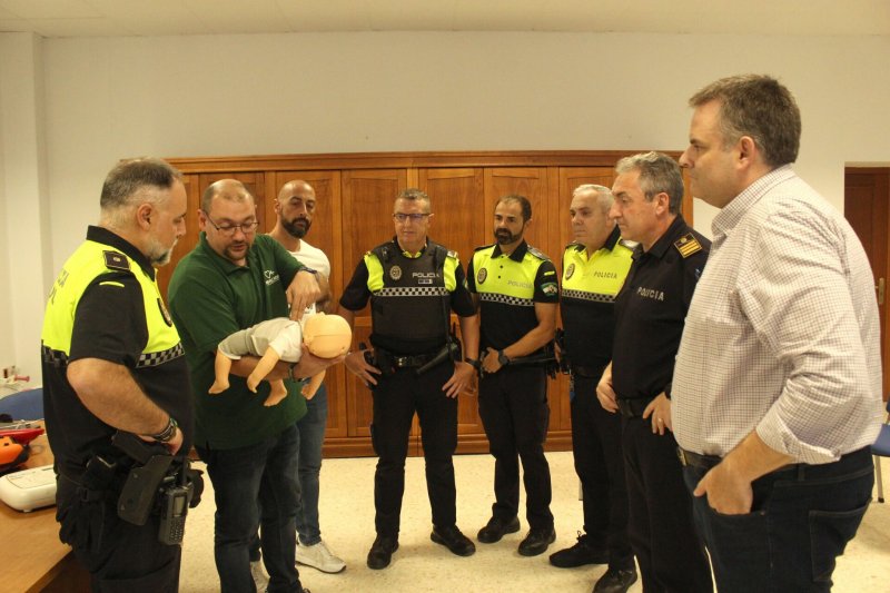La Policía Local de Lucena se capacita en técnicas de reanimación cardiopulmonar y uso de desfibriladores