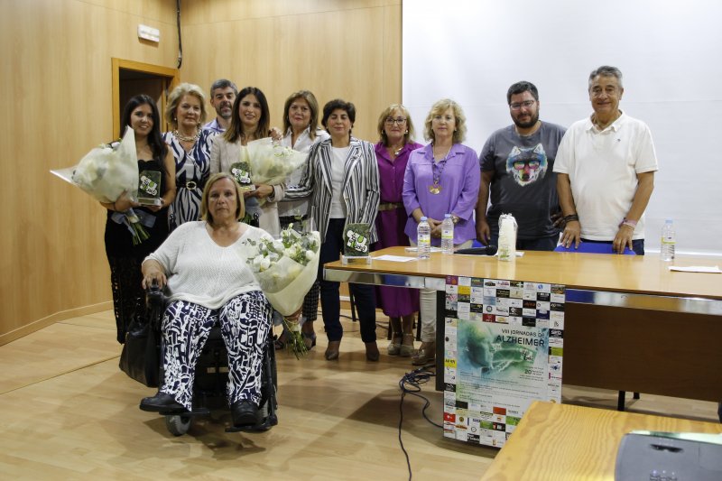 Inauguración de nuevo establecimiento en Hinojosa del Duque y conferencia sobre prevención de deterioro cognitivo y demencia