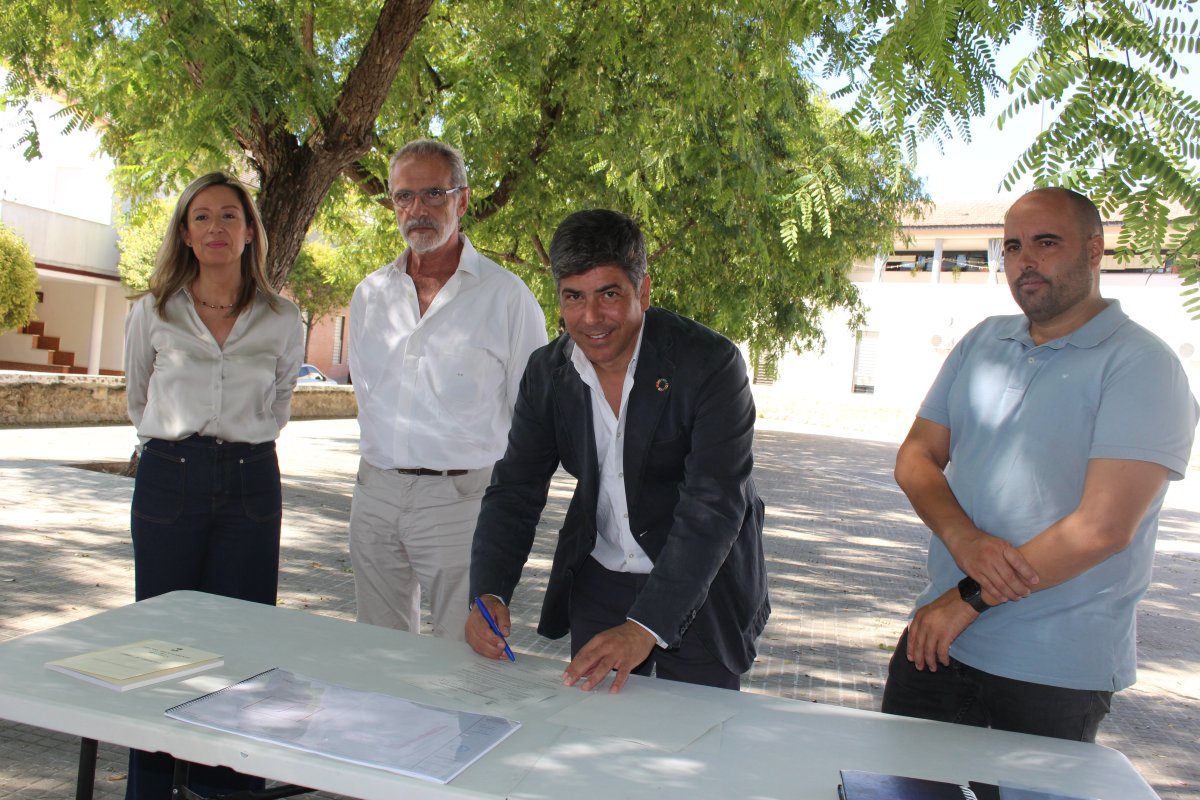 Eliminación de muro de 4 metros en plaza de Santa María mejorará el espacio público.