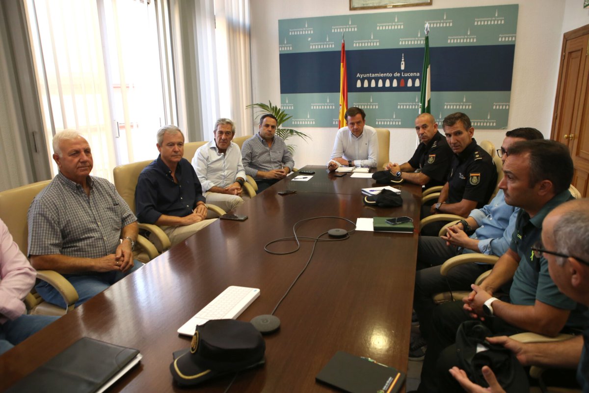 "Consistorio de Lucena lidera reunión para fortalecer la seguridad en la cosecha de aceitunas"