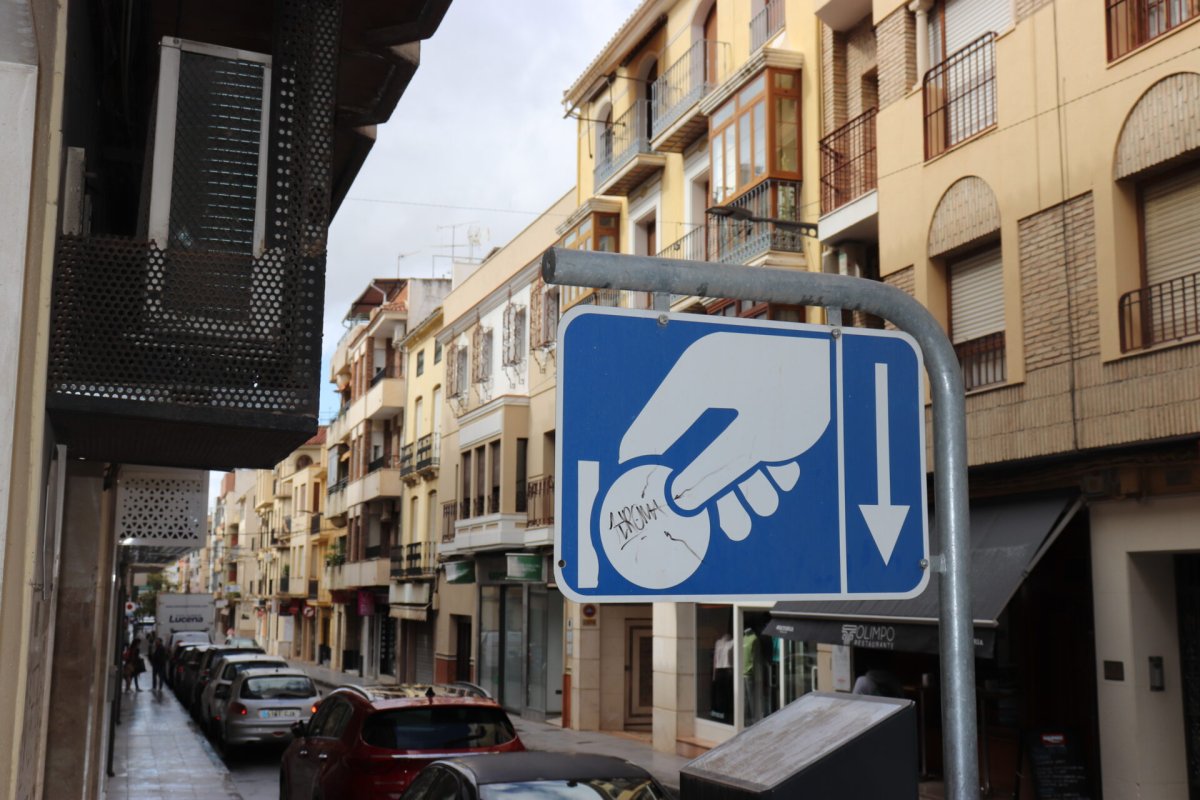 Eliminación de zona azul en calles del centro de Lucena y aumento de zonas de carga y descarga