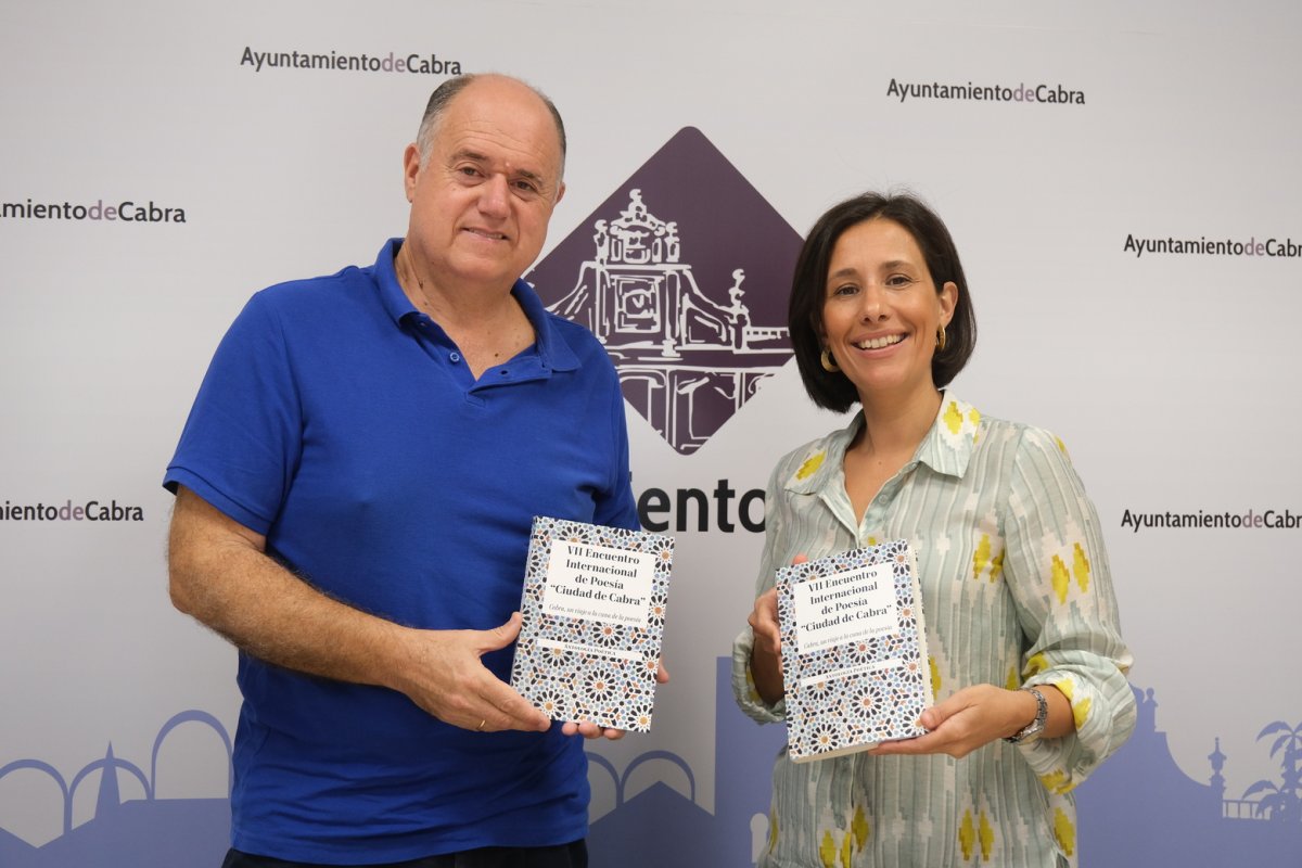 Manuel Gahete recibe el premio de Poesía 'Ciudad de Cabra' en el Festival Internacional 'Arte Ahora'