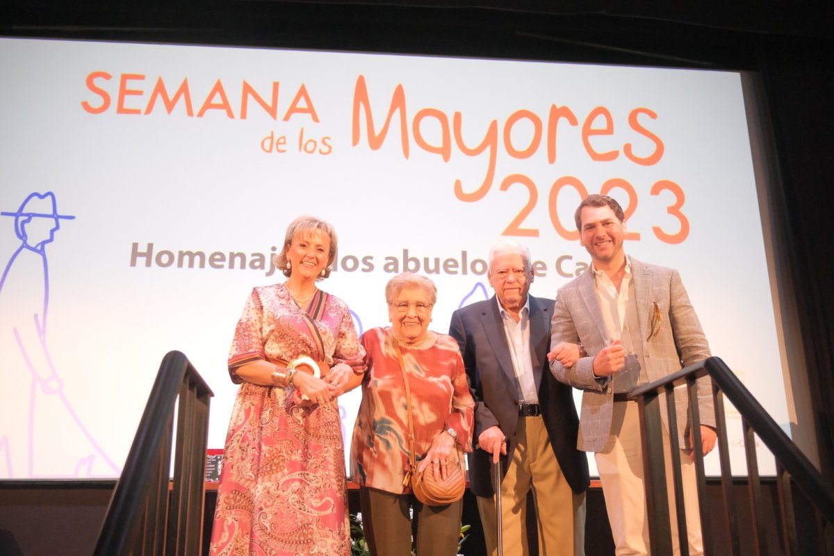 El Ayuntamiento de Cabra rinde un merecido tributo a sus mayores en emotiva ceremonia