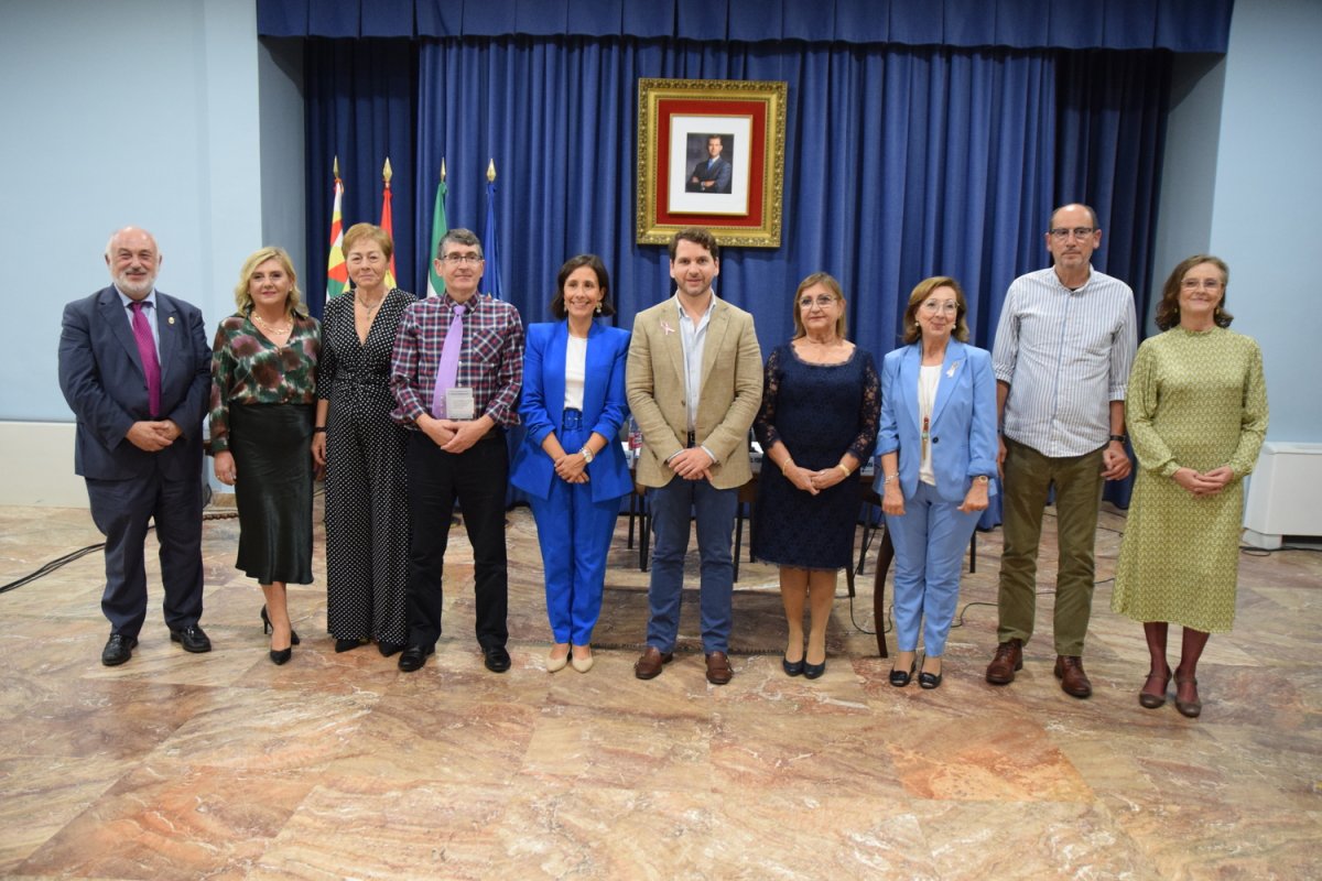 "Homenaje a educadores y apertura del año académico en Teatro 'El Jardinito' de Cabra"