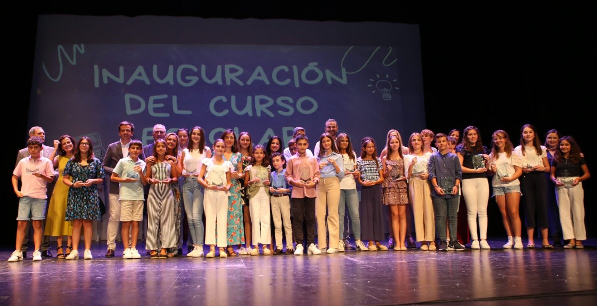 El Ayuntamiento de Lucena inaugura el año escolar reconociendo a los estudiantes y maestros destacados
