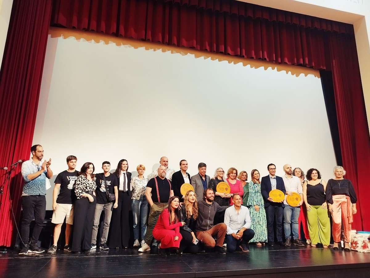 Triunfan los artistas locales en la quinta edición del festival de Microcine en Montilla.