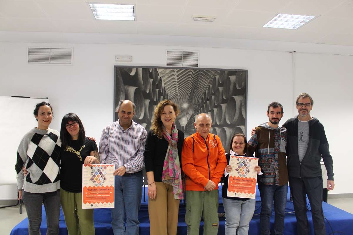 Presentación del calendario anual "Año Sintético" en Montilla: poesía, música y arte juntos.