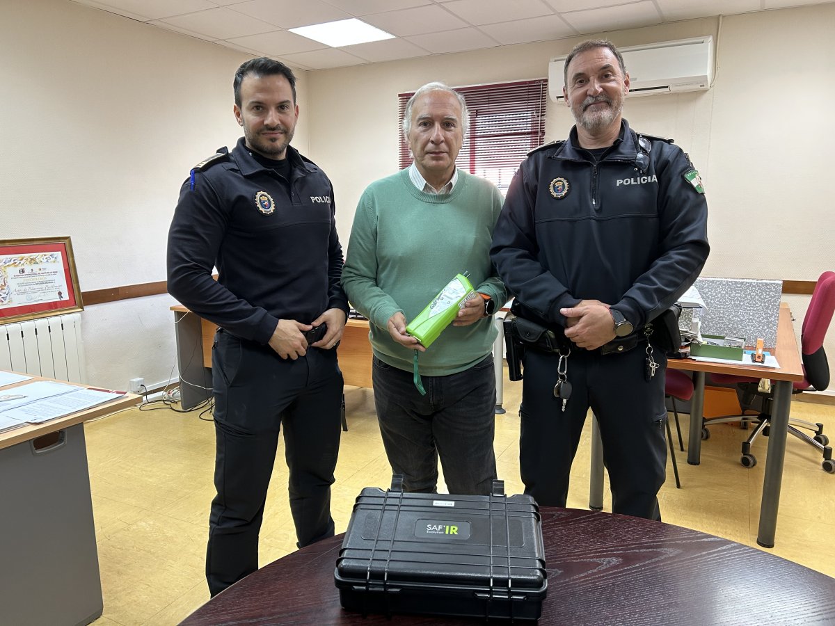 La Policía Local de Peñarroya-Pueblonuevo fortalece su lucha contra la alcoholemia con nuevo etilómetro financiado por el Plan Más Provincia.