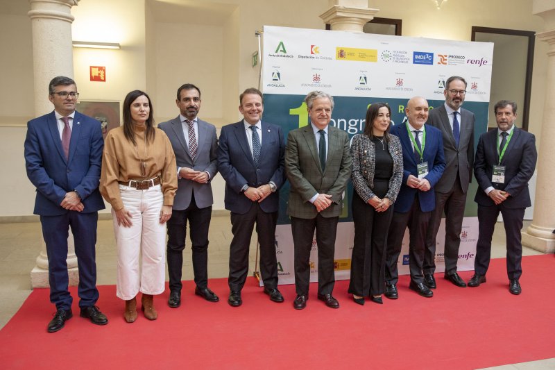 Presidente de la Diputación de Córdoba impulsa el comercio local destacando su importancia para la economía de la región.
