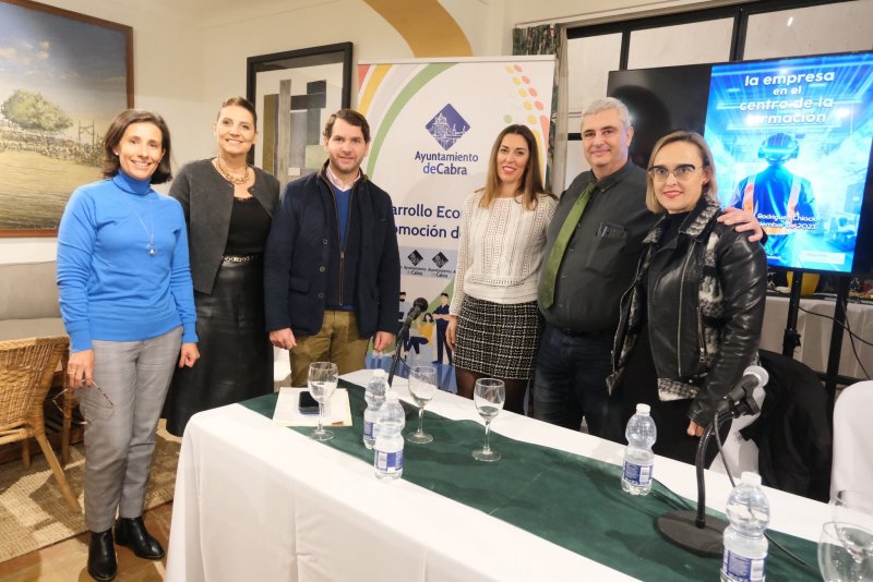 El Ayuntamiento de Cabra presenta nuevo sistema de FP Dual en jornada técnica.