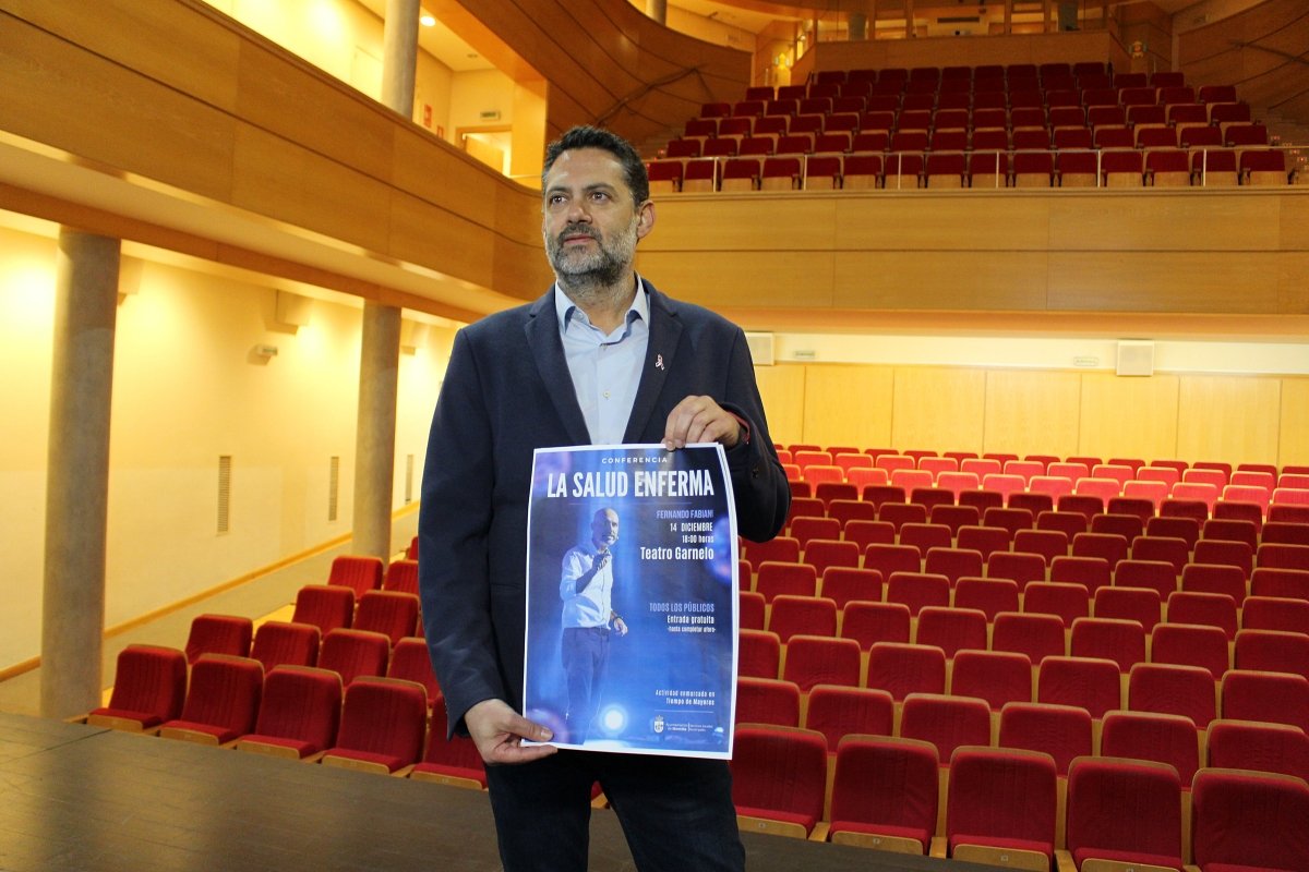 Fernando Fabiani presenta "La Salud Enferma" en Montilla para promover la autonomía de las personas mayores