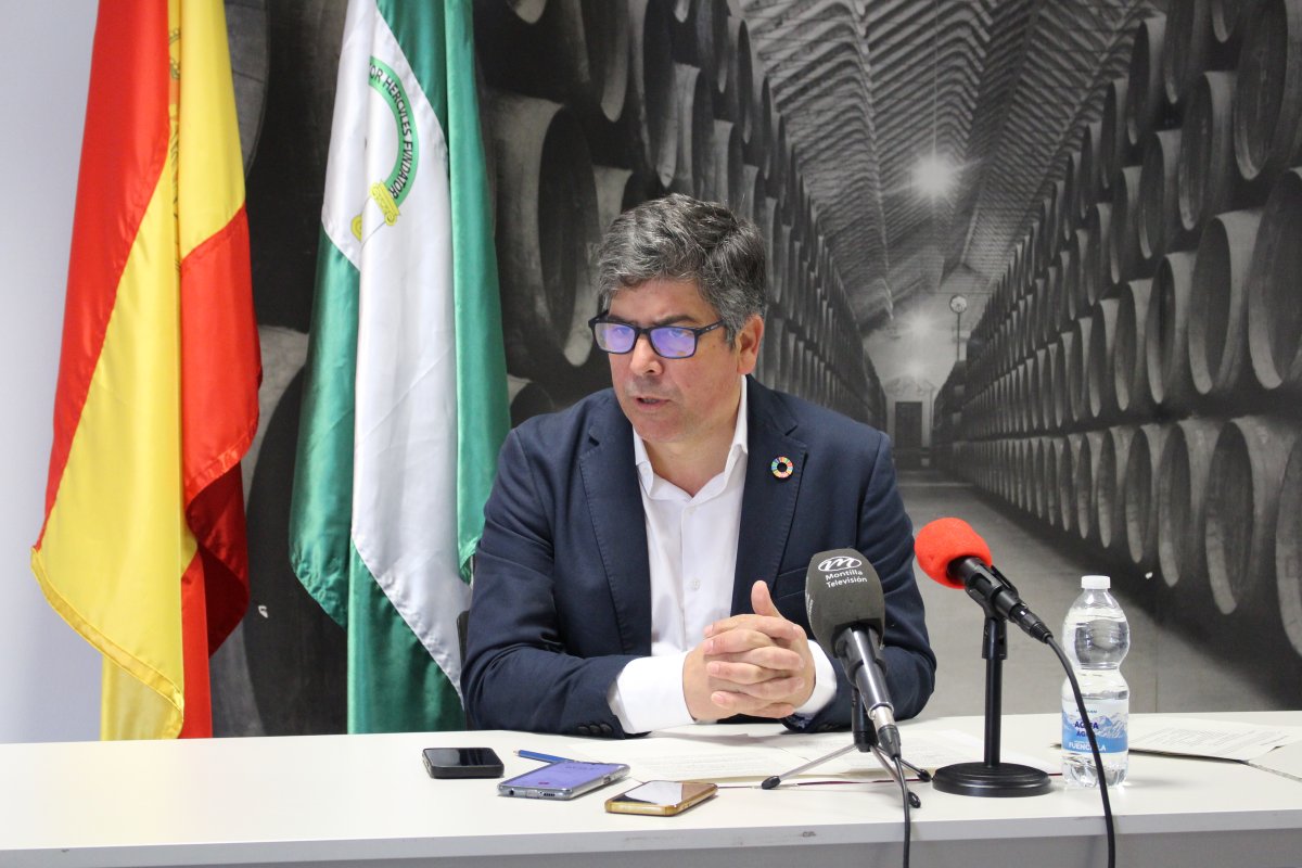 El alcalde de Montilla resalta avances en empleo, inversión y solvencia en su gestión.