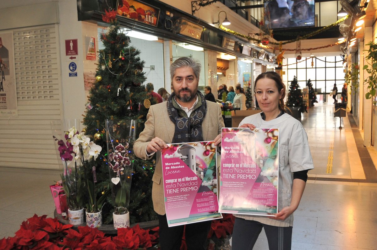 El Ayuntamiento de Lucena premia a los compradores del Mercado de Abastos en Navidad