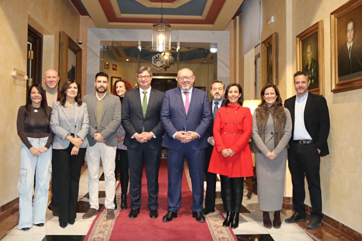 El Ayuntamiento de Peñarroya-Pueblonuevo renueva acuerdo de intercambio intergeneracional con la Universidad de Córdoba.