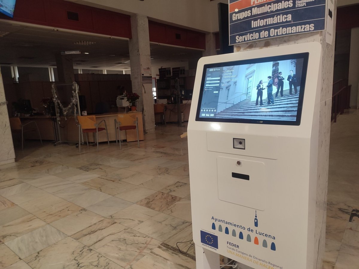 El Ayuntamiento de Lucena adquiere puestos de trabajo inteligentes y móviles gracias a una subvención del Gobierno.