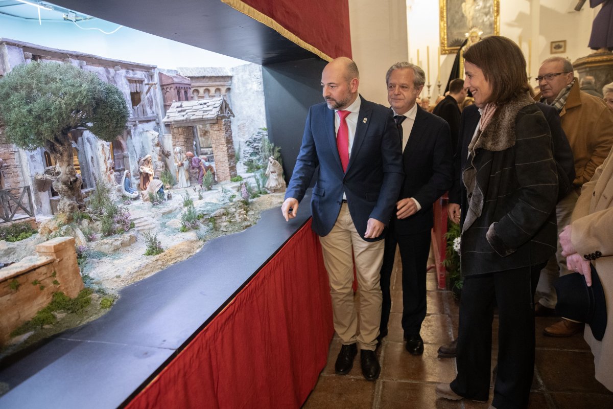 El presidente de la Diputación de Córdoba celebra el inicio de la Navidad en el Palacio de la Merced.