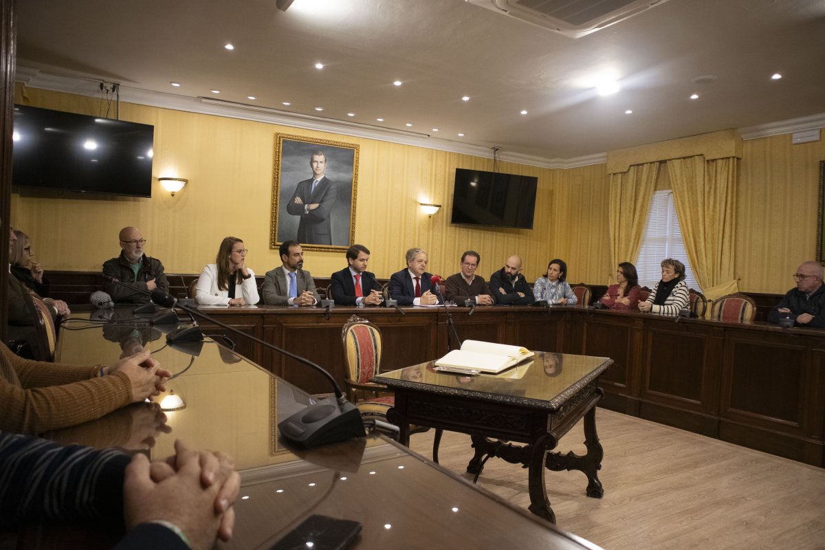 Presidente de Diputación de Córdoba visita Cabra para impulsar desarrollo y escuchar demandas