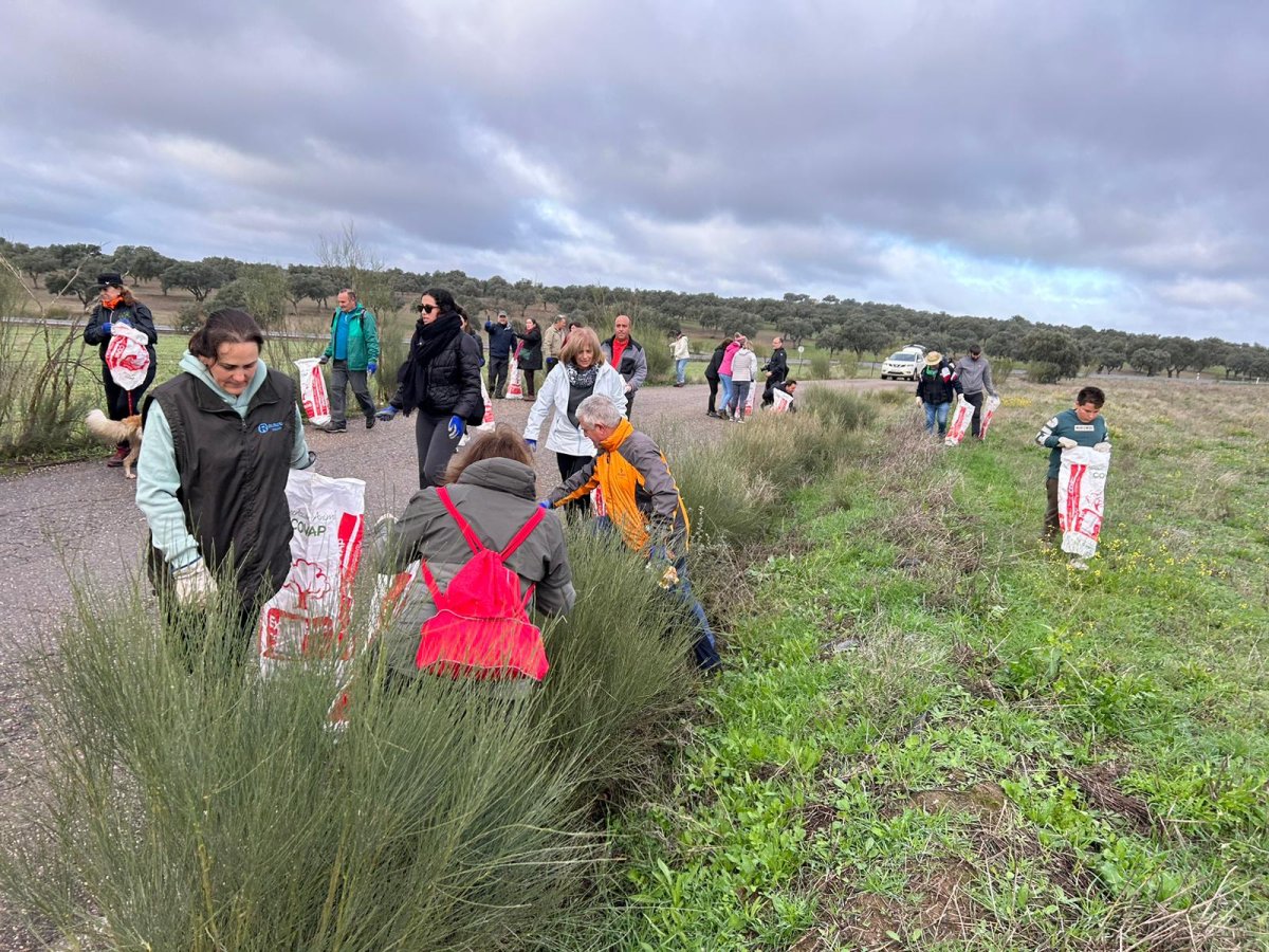 "Villanueva del Duque y Alcaracejos unidos en una jornada de limpieza y convivencia en Los Pedroches"