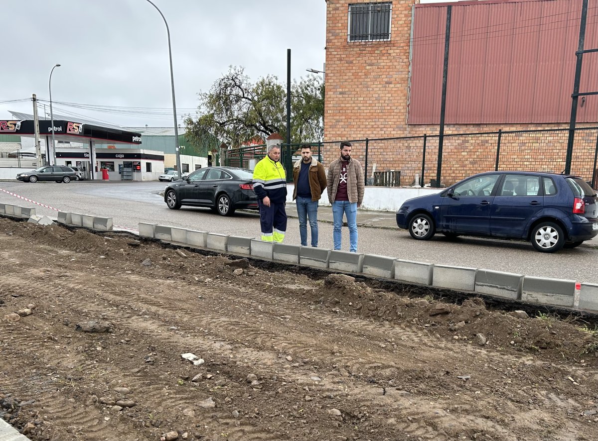 El Ayuntamiento de Peñarroya-Pueblonuevo transforma el polígono Los Pinos para embellecerlo y revitalizarlo.