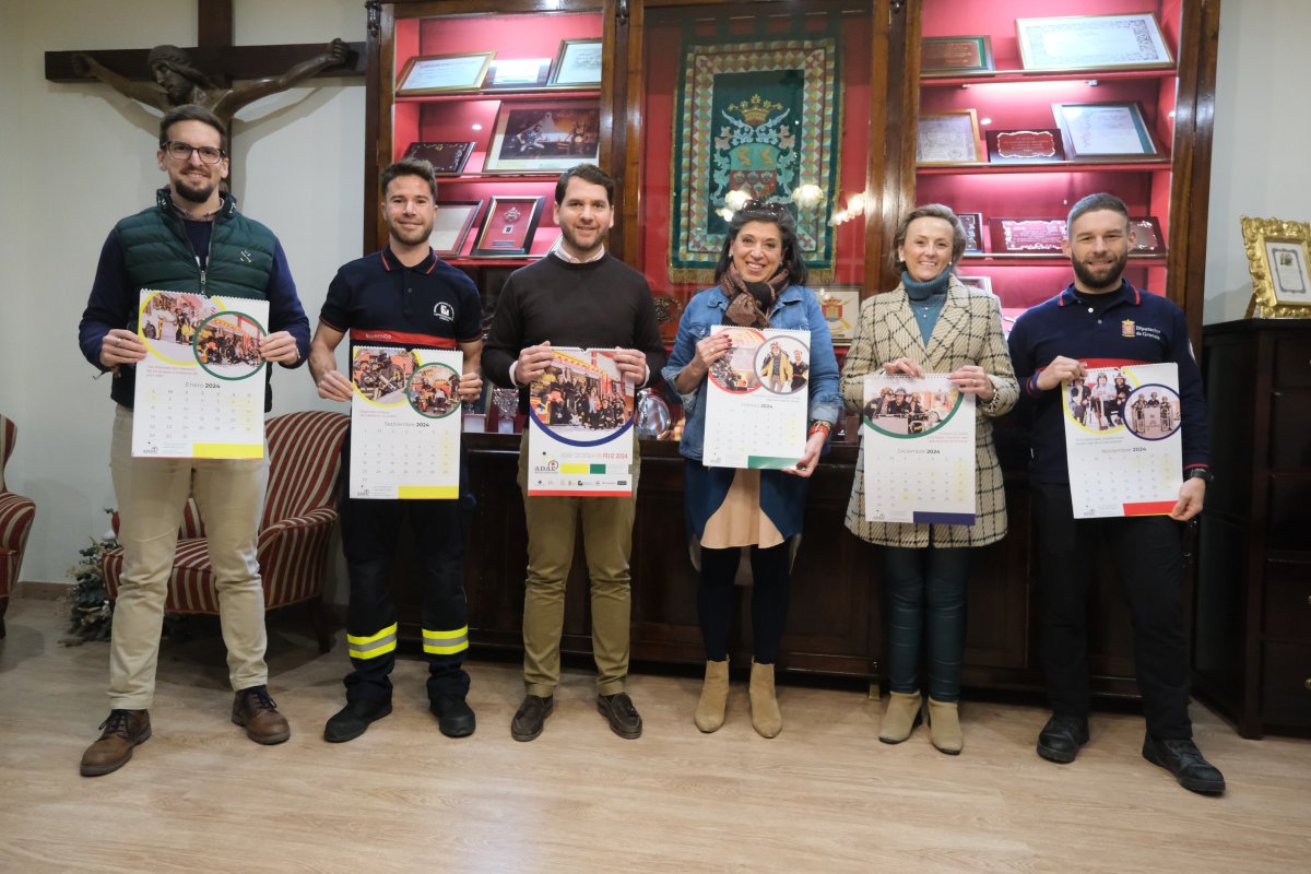 "Calendario solidario en Cabra: una mirada tierna y divertida para apoyar a la Asociación de Alzheimer"