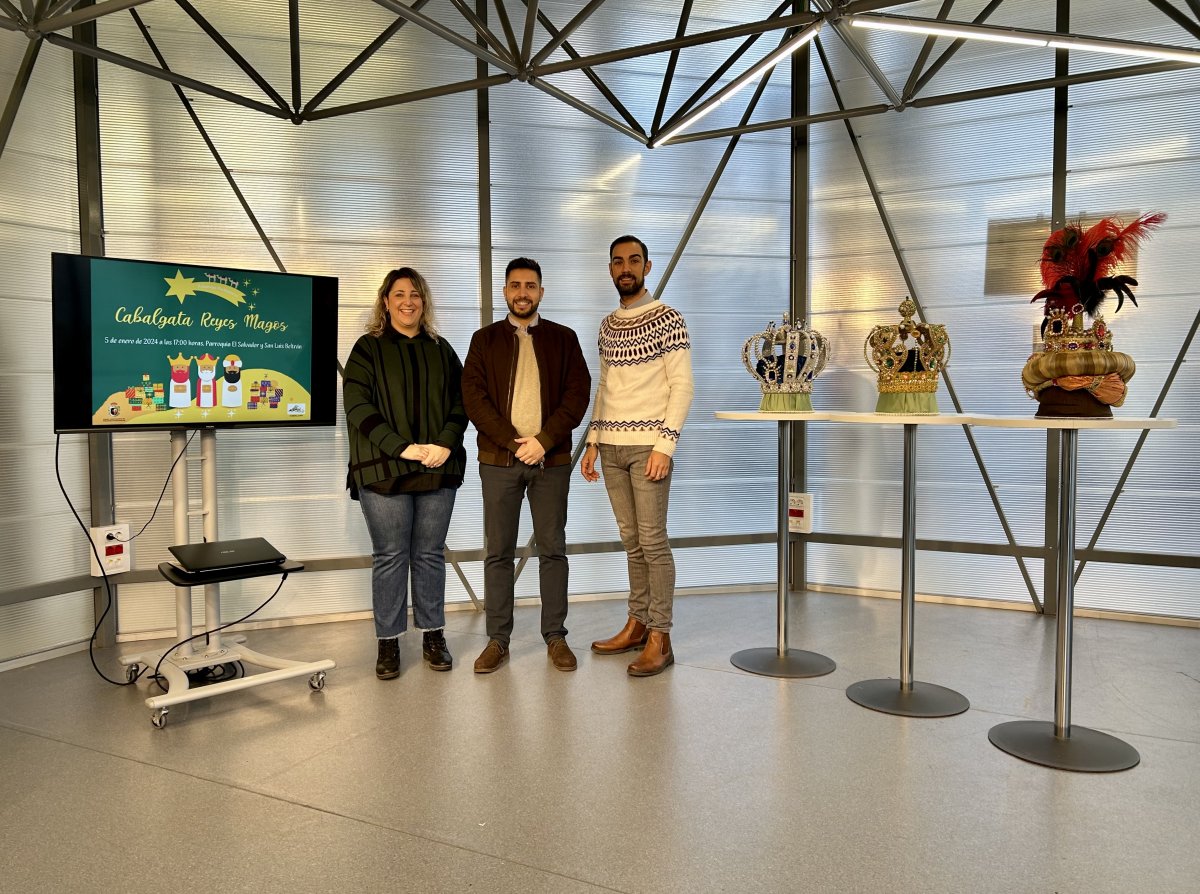 Presentadas las espectaculares coronas de los Reyes Magos de Peñarroya-Pueblonuevo para su próxima cabalgata.