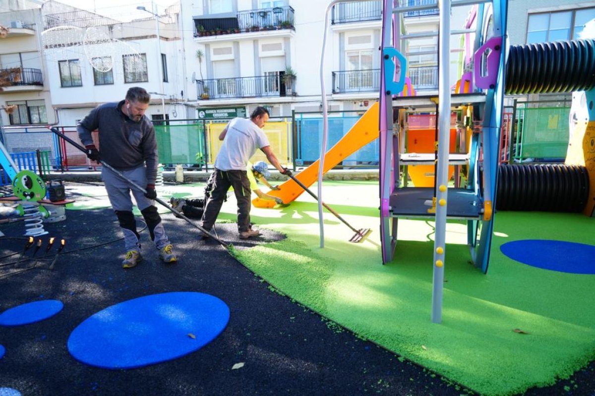 Comienzan obras de renovación y mejora en parques infantiles de Pozoblanco con una inversión de 275.000 euros.