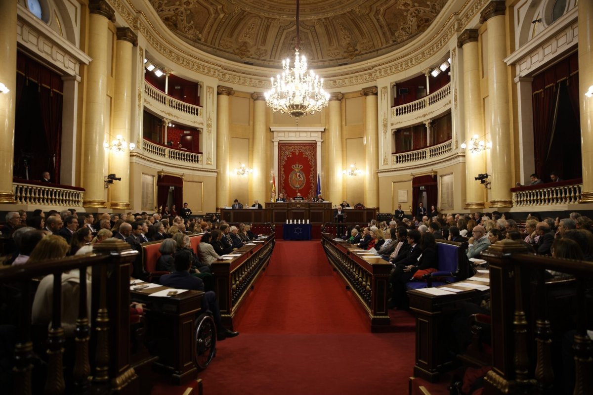 El alcalde de Lucena asiste al acto de Estado en conmemoración del Día de la Memoria del Holocausto y la prevención de crímenes contra la humanidad.