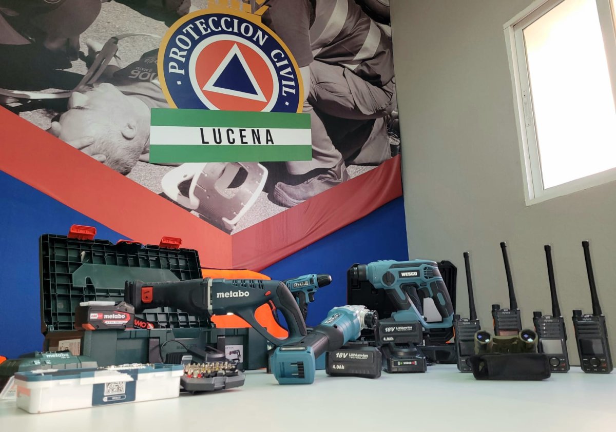 Protección Civil de Lucena mejora su capacidad con nueva dotación de transmisores y herramientas