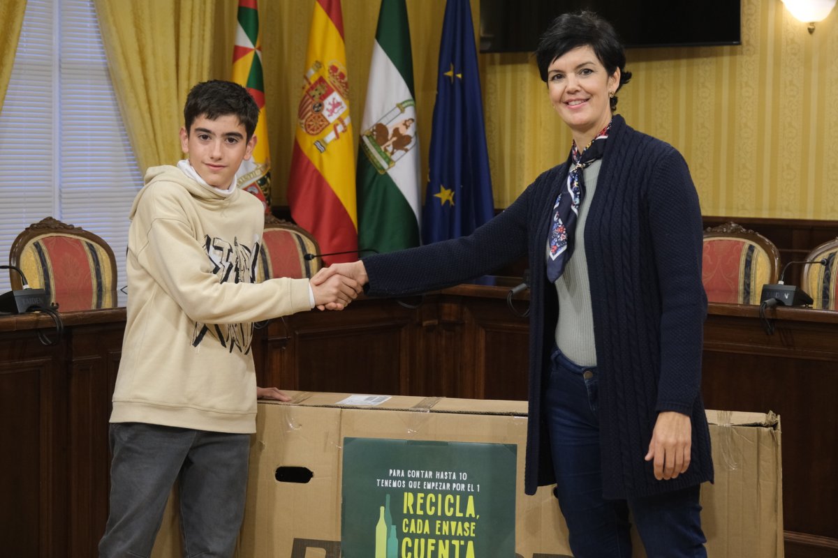 La ciudad de Cabra aumenta tasas de reciclaje de vidrio en un 6,5% en los últimos cuatro años