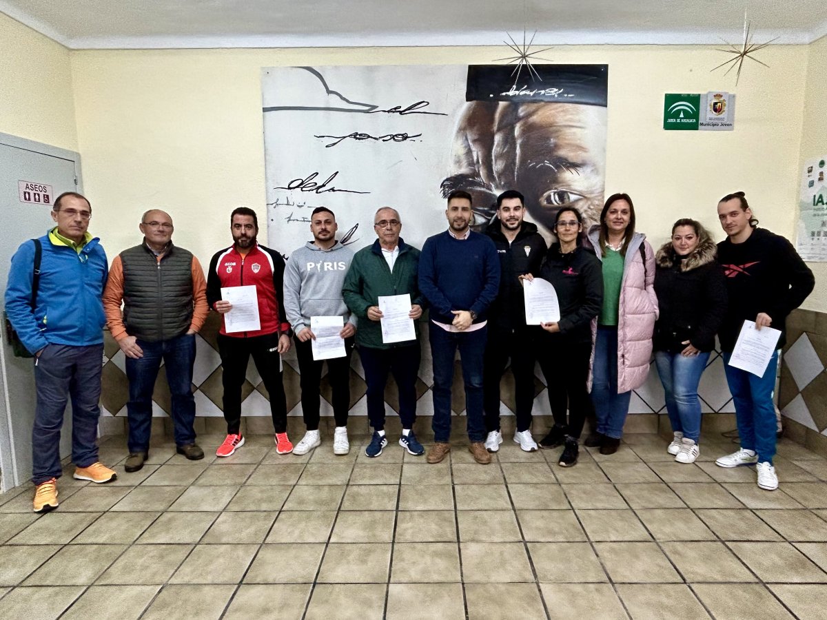 El Ayuntamiento de Peñarroya-Pueblonuevo respalda actividades deportivas locales con acuerdos de colaboración para la temporada 2024.