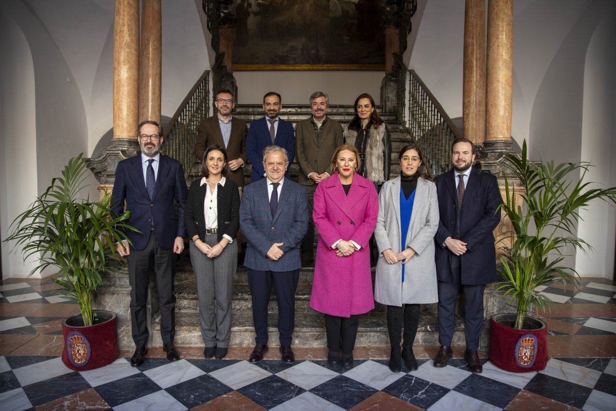 La Diputación de Córdoba recibe a la consejera de Economía, Hacienda y Fondos Europeos de la Junta de Andalucía en visita al Palacio de la Merced