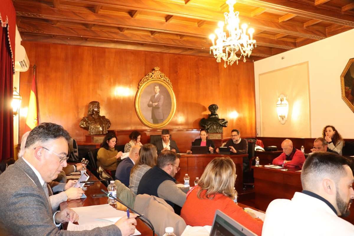 Ayuntamiento de Montilla extiende contrato de servicio de ayuda a domicilio a pesar de desacuerdo político.