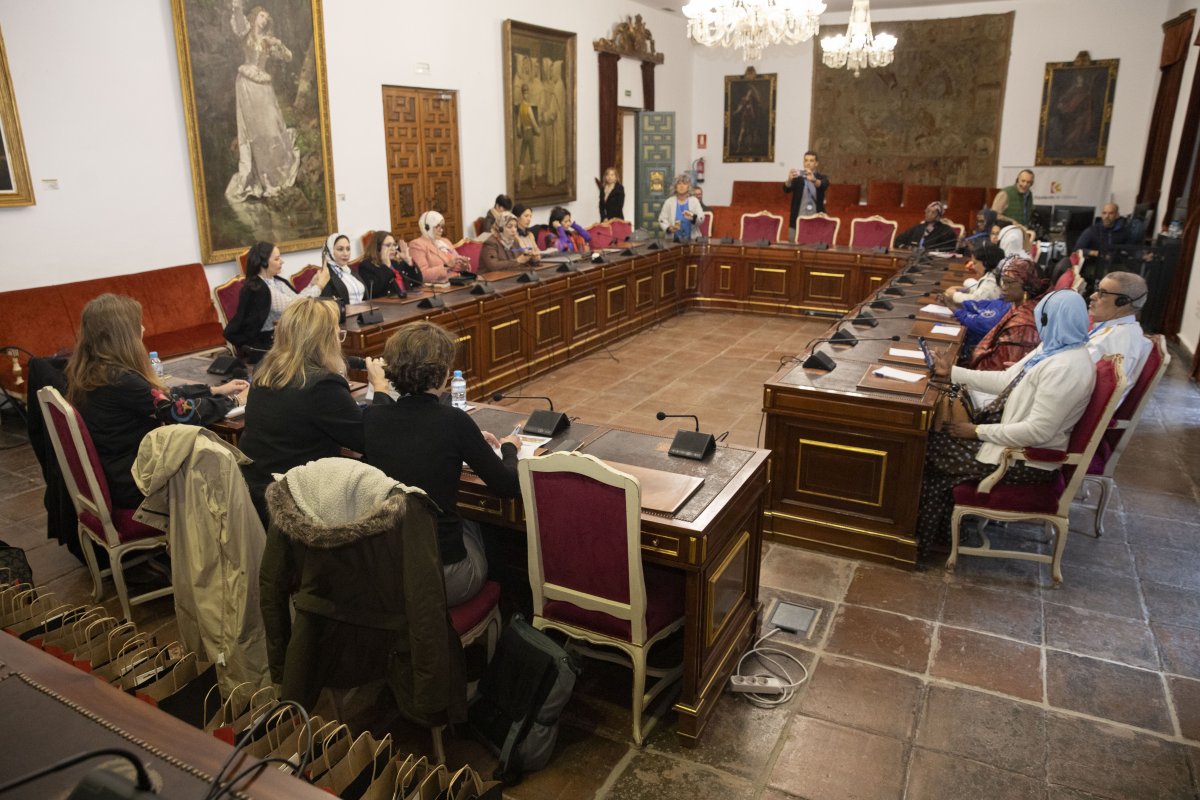 Delegada cordobesa recibe a mujeres políticas de Marruecos, Mauritania y Túnez en busca de igualdad de género.