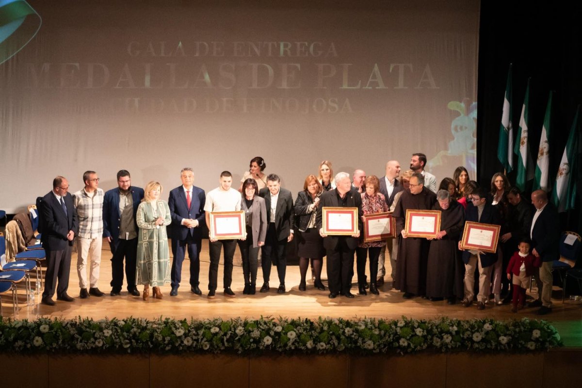 Emotiva gala de entrega de las Medallas de Plata ‘Ciudad de Hinojosa’ 2024 en Hinojosa del Duque.
