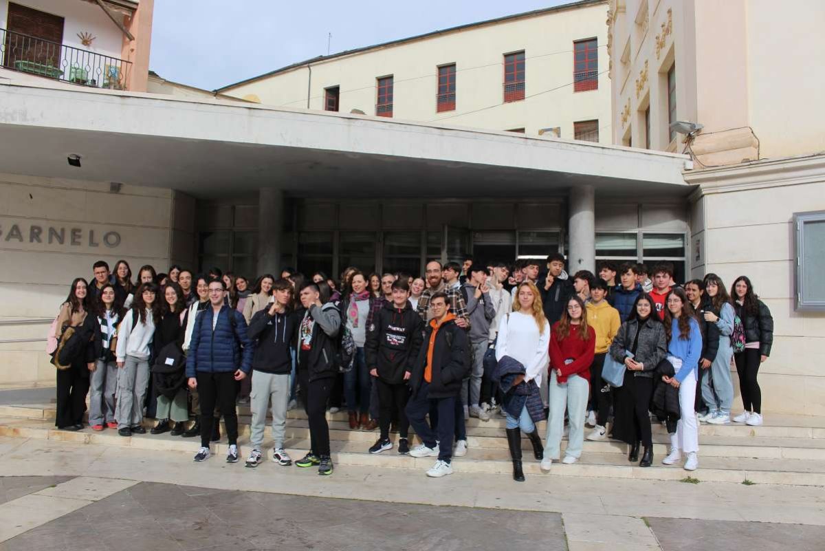 El IES Emilio Canalejo Olmeda homenajea al director John Ford en su programa cultural.