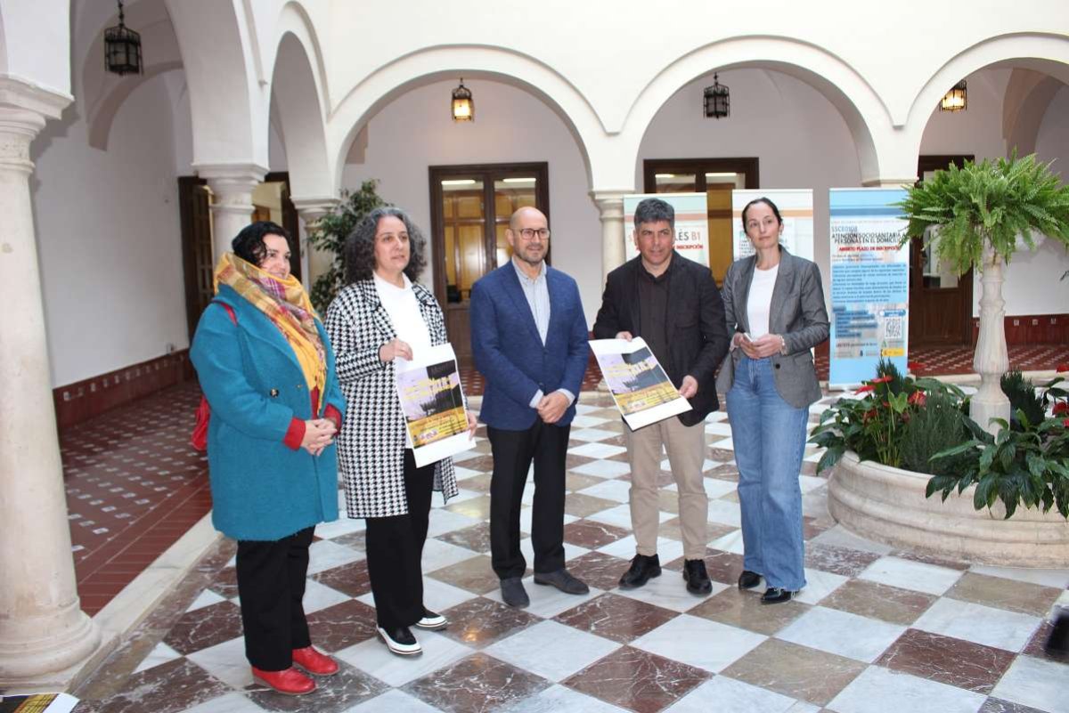 Grupos políticos de Montilla apoyan solicitud de transporte y convocan marcha para recuperar el tren rural de Andalucía.