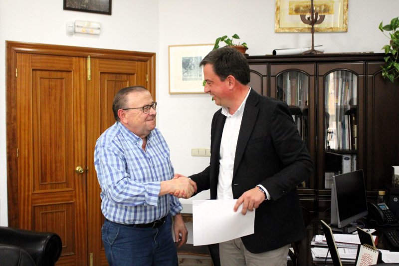 Firman convenio anual entre Ayuntamiento de Lucena y Agrupación de Cofradías con presupuesto de 65.240 euros.