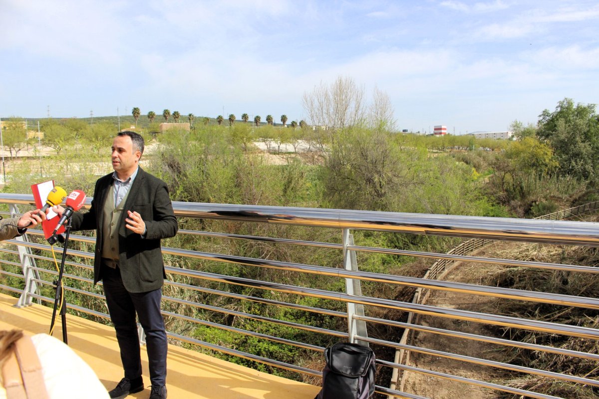 Supervisan limpieza en márgenes del río Lucena para atraer más visitantes y prevenir incendios