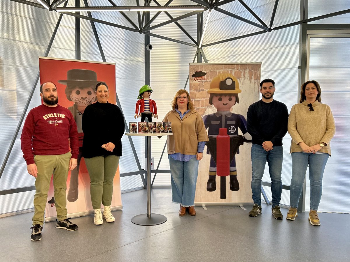"Exposición de Playmobil en Peñarroya-Pueblonuevo muestra figura de minero de la Cuenca del Guadiato"