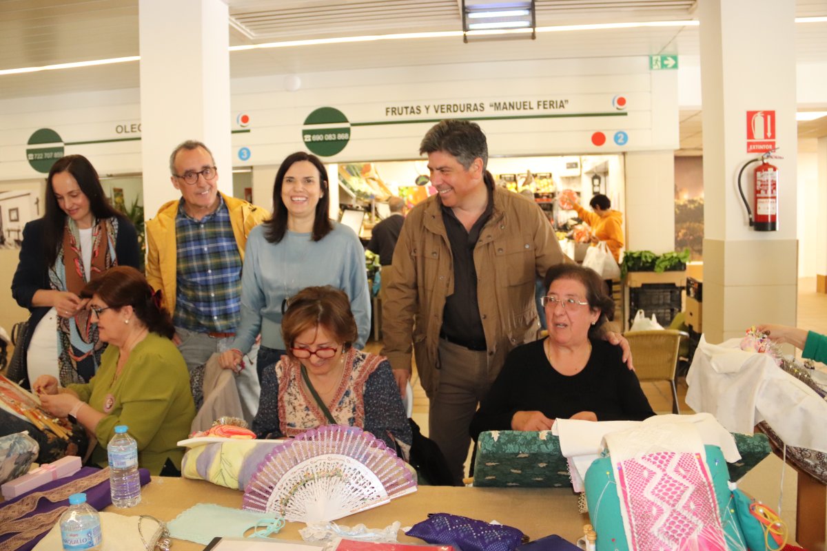 La Asociación ‘Solano Salido’ y el Ayuntamiento de Montilla promueven la labor artesanal en el mercado de abastos