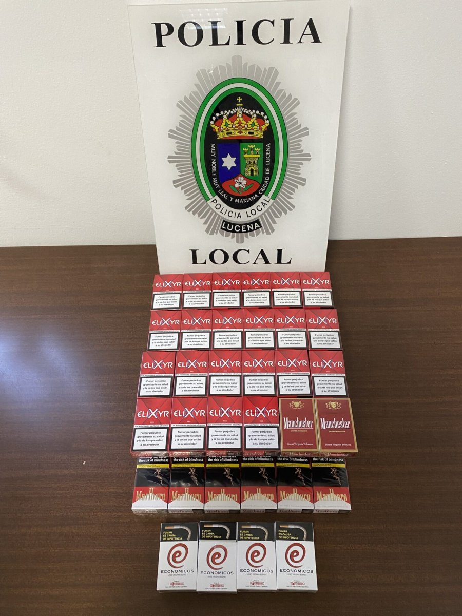 Incautadas 34 cajetillas de tabaco en Lucena tras operativo policial.