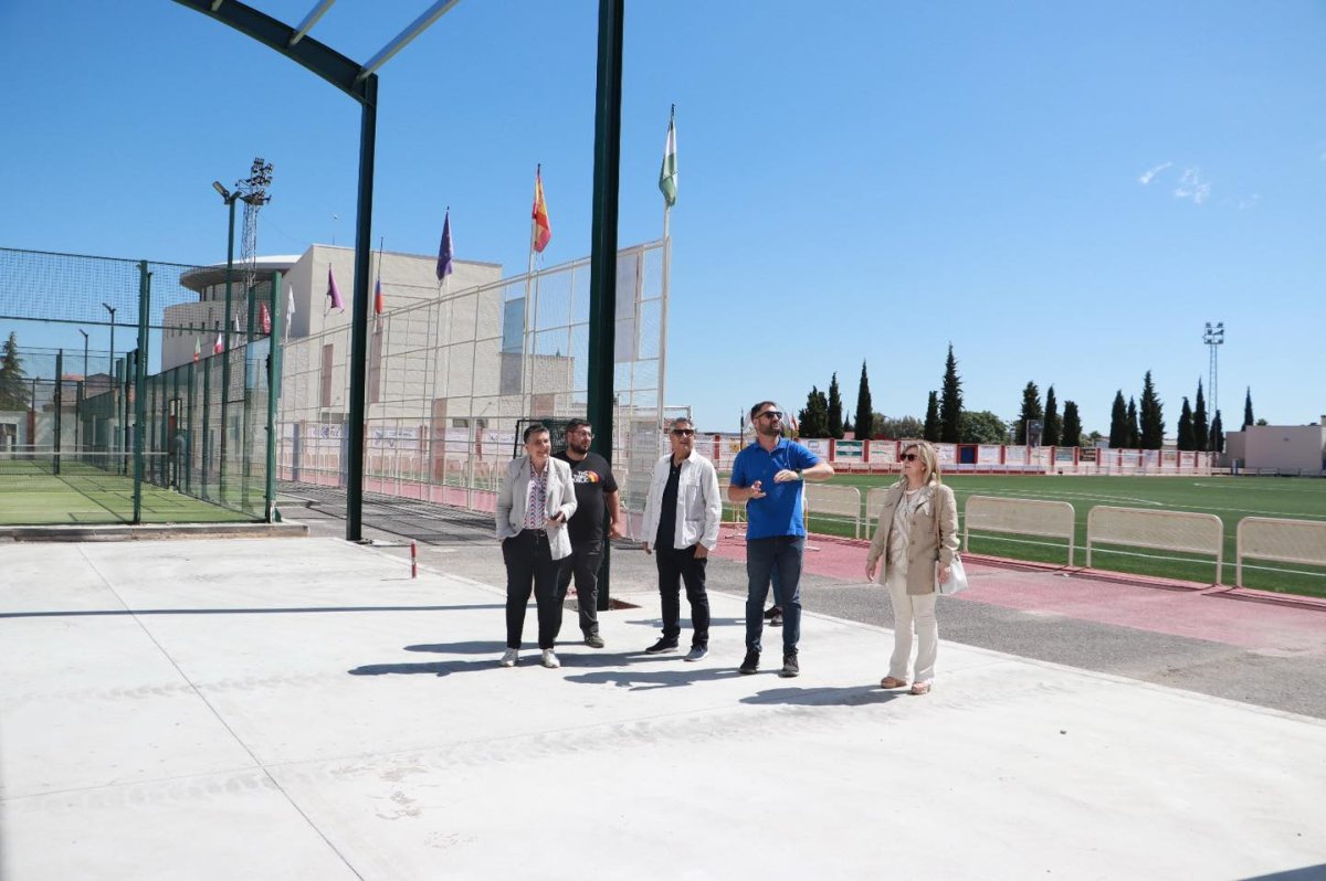 Continúan los trabajos de la construcción e instalación de la futura Pista de Pádel Cubierta de Hinojosa del Duque.
